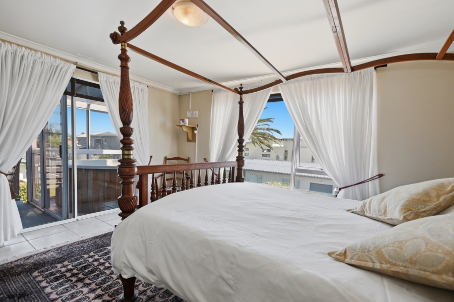 8 Bedroom Property for Sale in Melkbosstrand Central Western Cape